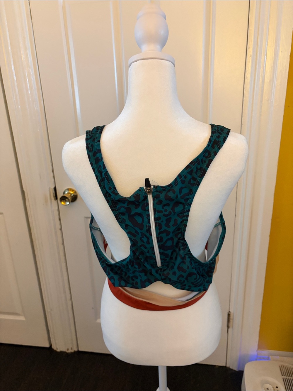 Bikini Set -Green Leopard Scoop Neck Sporty Bikini Top with Boy Short Set - Picture 4 of 5